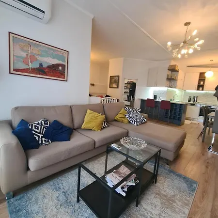 Apartment At Hana's Center
